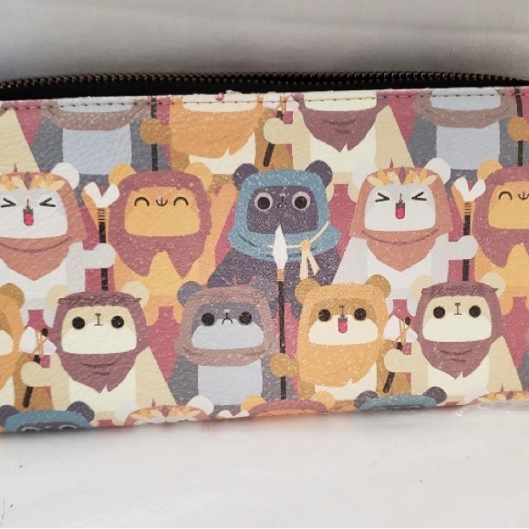 Star Wars Loungefly Ewok Printed
Faux Leather Top Zip Wallet Purse. - Picture 7 of 10